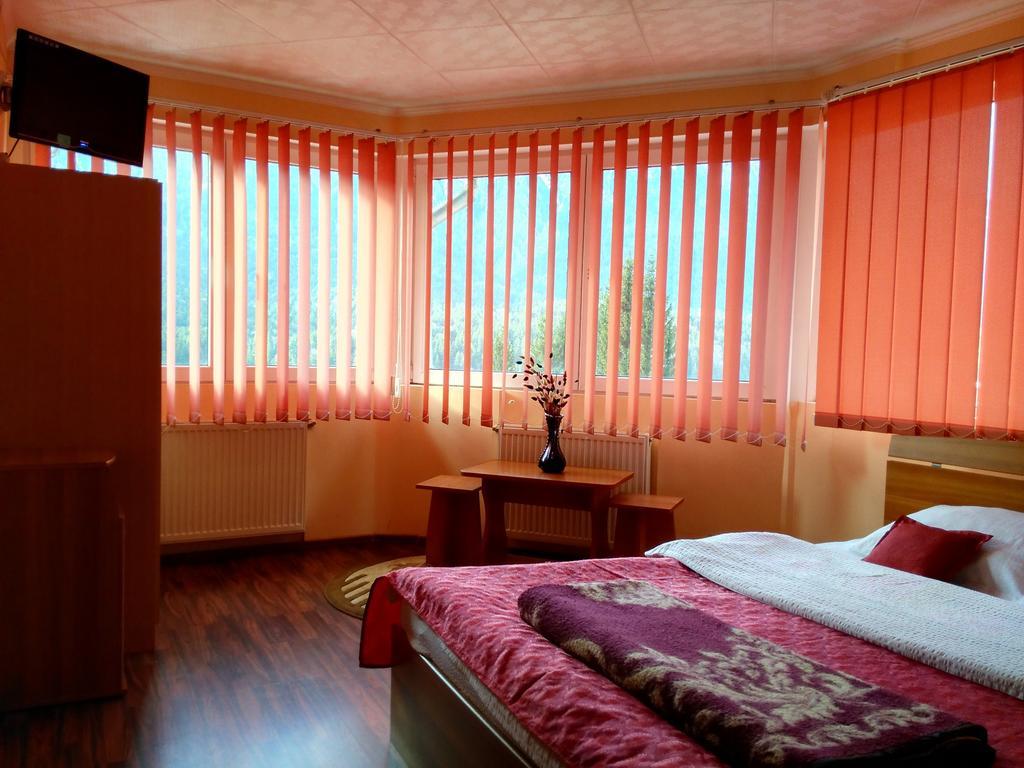 Vila Marcela Buşteni Rom bilde